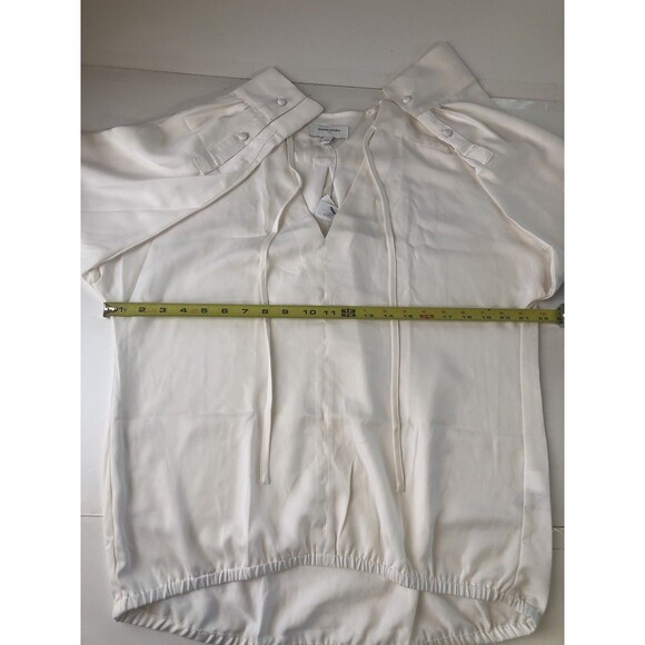 Banana Republic Factory Bubble Hem V-Neck Blouse Snow Day Size Medium NWT - Picture 5 of 16